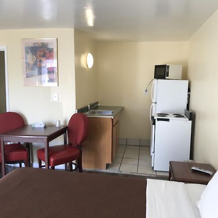 Relax Inn Of Medford Esterno foto