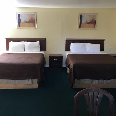 Relax Inn Of Medford Esterno foto
