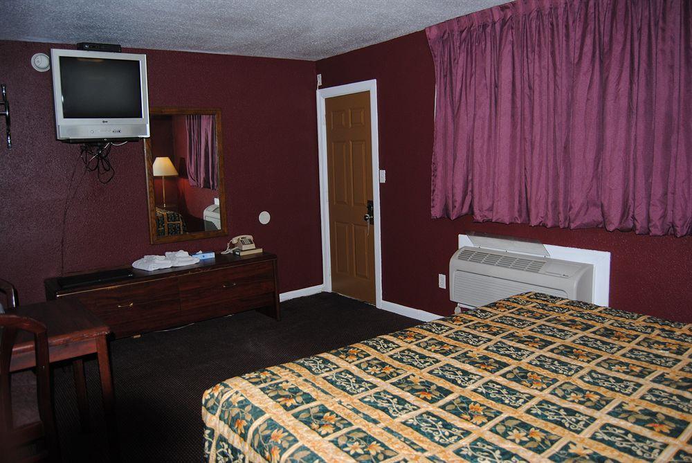 Relax Inn Of Medford Esterno foto