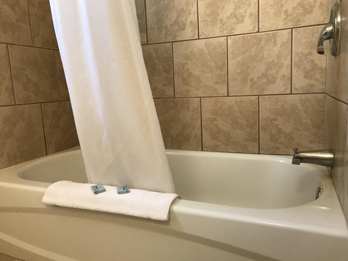 Relax Inn Of Medford Esterno foto