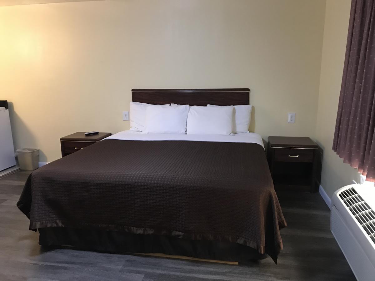 Relax Inn Of Medford Esterno foto
