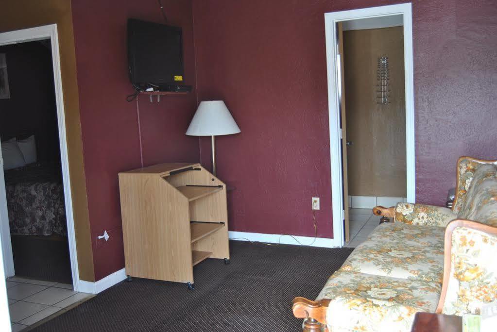 Relax Inn Of Medford Esterno foto