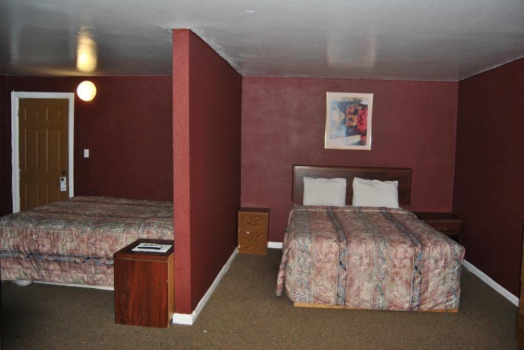 Relax Inn Of Medford Esterno foto