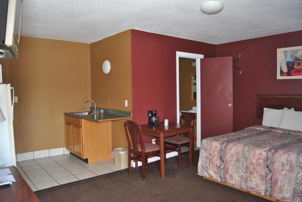 Relax Inn Of Medford Esterno foto