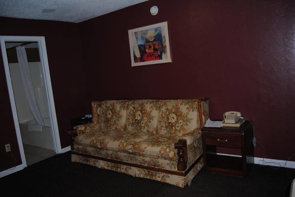 Relax Inn Of Medford Esterno foto