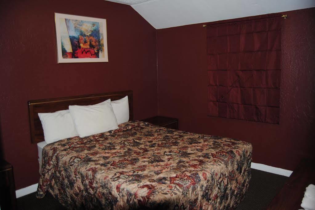 Relax Inn Of Medford Esterno foto
